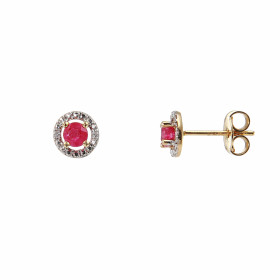 Boucles d'oreilles Or Jaune 750/1000 composées d'un Rubis de 3x3mm entourée de diamants. Dimensions de la boucle : 6mm de ...