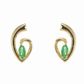 Boucles d'oreilles en Or Jaune 750/1000 et Emeraude. Dimensions des pierres : 4 x 3 mm. Dimensions du Motif : 12 x 7 mm. 