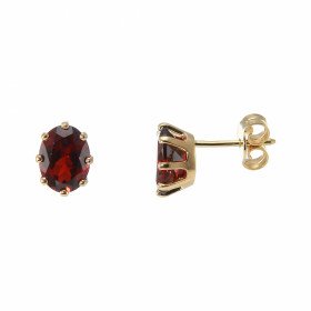 Boucles d&#39;oreilles en Or Jaune 750 serties de Grenats. Pierres ovales de 8x6mm (2 x 1,15 carat). Chaton 6 griffes. Fer...