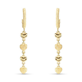 Boucles d'oreilles pendantes en argent doré composées d'un demi anneau sur lequel 2 coeurs lisses et 2 coeurs texturés son...