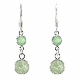 Boucles d'oreilles pendantes Argent et Aventurine. Pierres rondes de 5 et 8mm de diamètre. Longueur d'une boucle : 38mm. S...