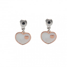 Boucles d'oreilles pendantes en argent rhodié flashé or rose composées d'un coeur en nacre. Largeur : 11mm. Longueur total...