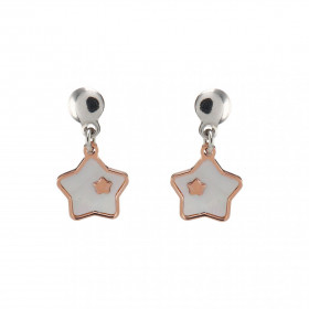 Boucles d oreilles pendantes argent rhodié flashé or rose composées d une étoile nacre Largeur : 11mm Longueur totale : 19...