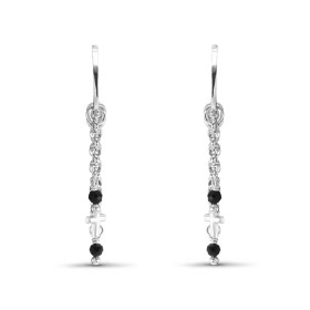 Boucles d'oreilles pendantes en argent rhodié composées d'un demi anneau sur lequel sont suspendues 2 breloques oxydes noi...