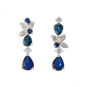 Boucles d oreilles Pendantes Asymétriques Or Blanc 750 Saphir Diamant Ces boucles sont serties Saphirs ronds poires pour u...