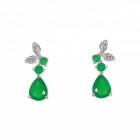 Boucles d'oreilles Pendantes en Or Blanc 750 Emeraude et Diamant. Ces boucles sont serties d'Emeraudes rondes et poires po...