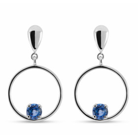  Boucles d oreilles pendantes Or Blanc 750 Saphirs Ceylan AAA Pierres rondes 5mm diamètre Poids total des Saphirs : 1.1 ca...
