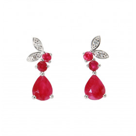 Boucles d'oreilles Pendantes en Or Blanc 750 Rubis et Diamant. Ces boucles sont serties de Rubiss ronds et poires pour un ...