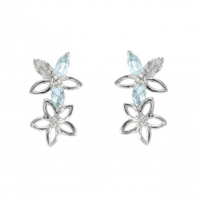 Boucles d oreilles Fleurs Or Blanc 375 Topaze bleue traitée Diamant Chaque boucle est sertie Topazes bleues traitées navet...