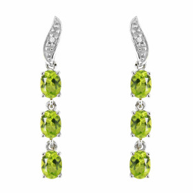 Boucles d oreilles Or blanc 375 serties 6 péridots ovales 4x3mm 2 diamants Longueur : 25mm Poids Diamant : 0,01 carats Qua...
