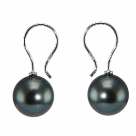 Boucles d&#39;oreilles pendantes en Or blanc 750 et perles de Tahiti. Diamètre des perles : 9.5 à 10mm. Qualité des perles...