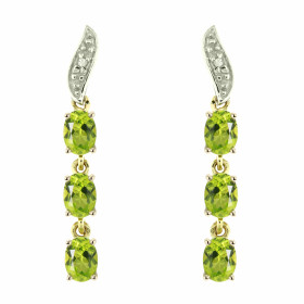 Boucles d oreilles Or jaune 375 serties 6 péridots ovales 4x3mm 2 diamants Longueur : 25mm Poids Diamant : 0,01 carats Qua...
