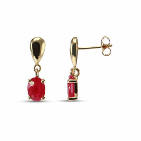  Boucles d oreilles pendantes or jaune 750 serties rubis Pierres ovales 7x5mm Poids total des pierres : 1.8 carat Longueur...