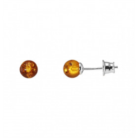 Boucles d'oreilles puces en argent composées d'une boule d'ambre de 6mm de diamètre. Système d'attache : poussette. Dimens...