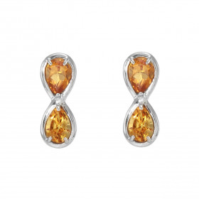 Boucles d'oreilles Signe Infini Argent 925 Rhodié et Citrine. Chaque boucle est sertie de deux pierres en forme de poire m...