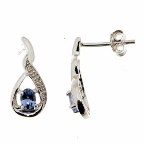 Boucles d&#39;oreilles pendantes en Or Blanc 375 et Tanzanite. Ces boucles sont serties de Tanzanites ovales de 4x3mm et d...