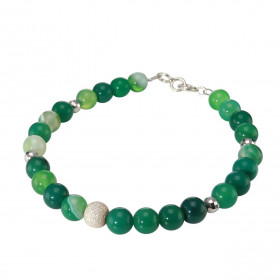 Bracelet Agate Verte 6mm et Argent. Ce bracelet est composé de pierres de 6mm, de 4 perles facettées en Argent de 4mm de d...