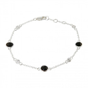 Bracelet Argent 925 Onyx et Oxyde de zirconium. Bracelet composé d'une chaine forcat, de 3 onyx facettés de 5mm et 4 oxyde...