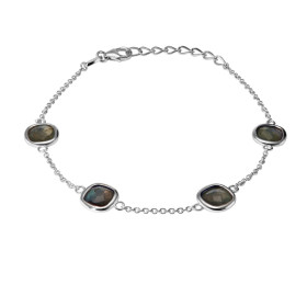 Bracelet Argent 925 Rhodié Labradorite Coussin. Bracelet serti de 4 pierres taille coussin de 6x6mm. Type de serti : serti...