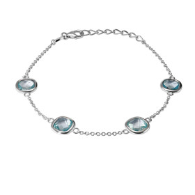 Bracelet Argent 925 Rhodié Topaze bleue traitée Coussin. Bracelet serti de 4 pierres taille coussin de 6x6mm. Type de sert...