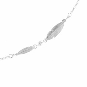 Bracelet argent maille ronde deux motifs plumes Dimensions des plumes : 26x8 mm 18x5 mm Longueur du bracelet : 19 cm