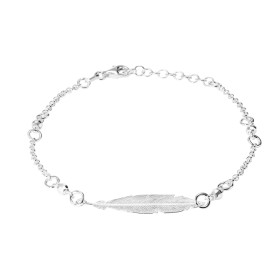 Bracelet en argent maille ronde avec un motif plume et quatre perles facettées. Dimension plume : 8x31 mm. Diamètre d&#39;...