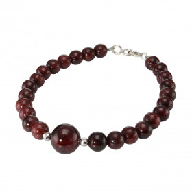 Bracelet Grenat 6-10mm Argent Ce bracelet est composé pierres 6mm d une pierre 10mm son centre Elle est séparée par 2 perl...