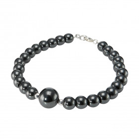 Bracelet Hematite 6-10mm et Argent. Ce bracelet est composé de pierres de 6mm et d'une pierre de 10mm en son centre. Elle ...