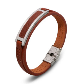 Bracelet homme en cuir marron avec une plaque acier de 12x45mm. Largeur du bracelet : 12mm. Longueur : 21cm ajustable