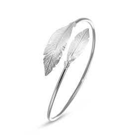 Bracelet jonc argent rhodié composé 2 plumes 8x27 10x35mm Dimensions intérieures : 52x58mm (pour poignets 17 à 19cm)