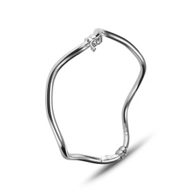 Bracelet jonc ondulé en argent 925. Dimension intérieure : 53x59mm (pour poignet de 17 à 20cm). Système de fermeture : res...