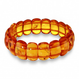 Bracelet Plaquettes Ambre 19mm x 18cm. Ambre couleur cognac. Enfilage sur élastique double. Largeur : 19mm. Longueur : 18c...