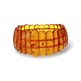 Bracelet Plaquettes Ambre couleur cognac 32mm x 17.2cm Ambre couleur cognac Enfilage sur élastique double Largeur : 32mm L...