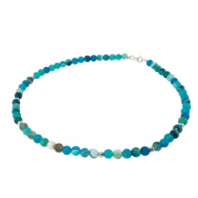 Collier Agate Bleue 6mm et Argent. Ce collier est composé de boules de 6mm en Agate Bleue, de 6 perles facettées en Argent...