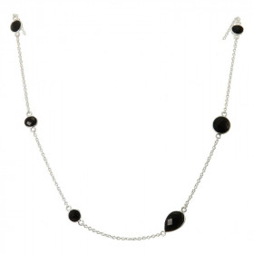 Collier Argent 925 et Onyx. Collier composé d'une chaine forcat et de 6 pierres facettées de formes differentes. Longueur ...