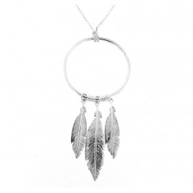 Collier argent maille jaseron un cercle 3 breloques plumes sculptées Diamètre cercle : 36 mm diamètre - Dimensions plumes ...