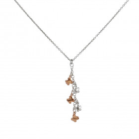 Collier argent rhodié composé d une chaînette pendentif 4cm sur laquelle est suspendue des breloques fleurs papillons arge...