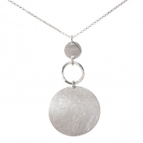 Collier argent rhodié 2 cercles argent satiné un cercle lisse Dimension du plus grand : 30mm diamètre Maille forçat : 1mm ...