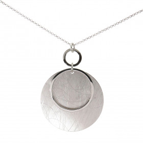 Collier argent rhodié composé d une plaque ronde brossée 35mm diamètre 2 cercles lisses Chaîne maille forçat : 1,4mm d épa...