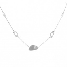 Collier argent rhodié composé d ovales plaques satinées Chaîne maille jaseron : 1,2mm large Longueur ajustable 40 à 45cm
