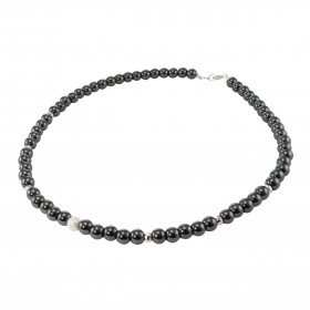 Collier Hématite 6mm Argent Ce collier est composé boules 6mm Hématite, 6 perles facettées Argent 4mm diamètre d un perle ...