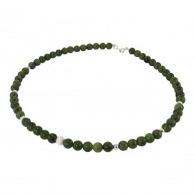 Collier Jade 6mm et Argent. Ce collier est composé de boules de 6mm en Jade, de 6 perles facettées en Argent de 4mm de dia...