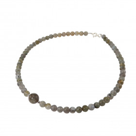 Collier Labradorite 6-10mm Argent Ce collier est composé boules 6mm Labradorite , 2 perles facettées Argent 4mm diamètre d...