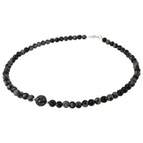 Collier Obsidienne 6-10mm et Argent. Ce collier est composé de boules de 6mm en Obsidienne, de 2 perles facettées en Argen...