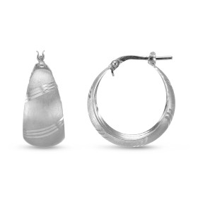 Créoles argent rhodié satinées diamantées 10mm large Longueur : 22mm Système d attache : tige sur charnière