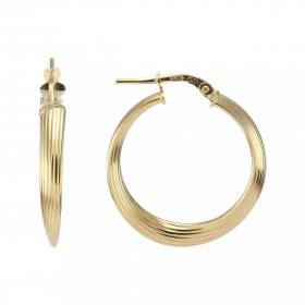 Créoles argent doré forme cercle des stries 26mm diamètre Section ovale 4mm large Système d attache : tige montée sur une ...