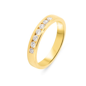  Demi alliance Or Jaune 750 sertie 7 diamants 2,4mm diamètre Poids total diamant : 0.40 carat Qualité Diamant : G Si Large...