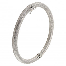 Jonc or blanc 375 martelé Section ronde (creuse) : 5mm large Dimensions intérieures : 54x62mm Système d attache : fermetur...