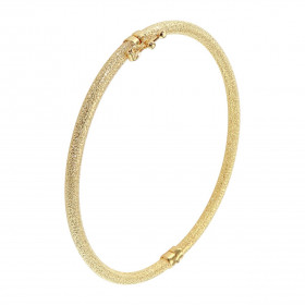  Jonc or jaune 375 martelé Section ronde (creuse) : 3mm large Dimensions intérieures : 51x60mm Système d attache : fermetu...