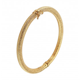 Jonc or jaune 375 martelé Section ronde (creuse) : 5mm large Dimensions intérieures : 54x62mm Système d attache : fermetur...